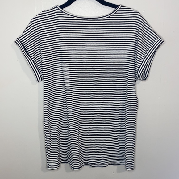 🪿Adorable striped top! - Picture 6 of 6
